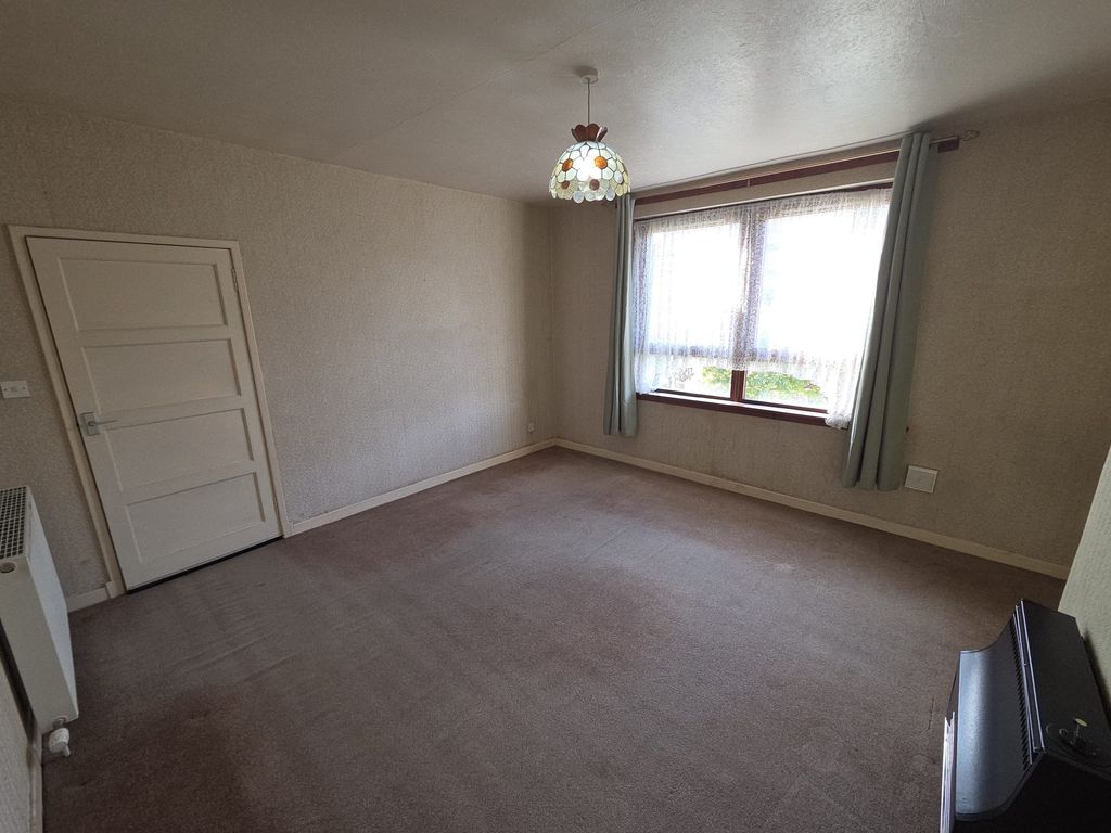 Property photo 2 of 11 Livingroom