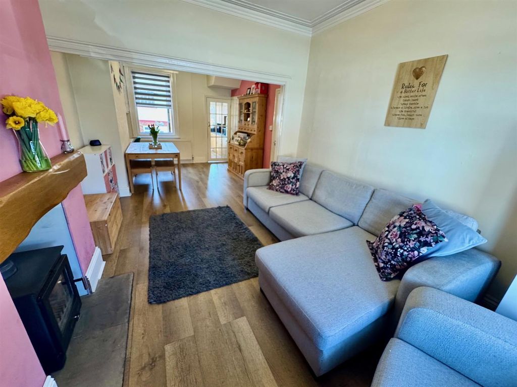 Property photo 2 of 20 Lounge 2.Jpg