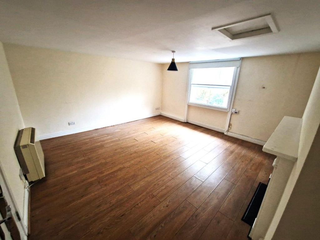 Property photo 3 of 6 2Fc19158-0F01-4A6A-Ab36-592751F52d7B.Jpg