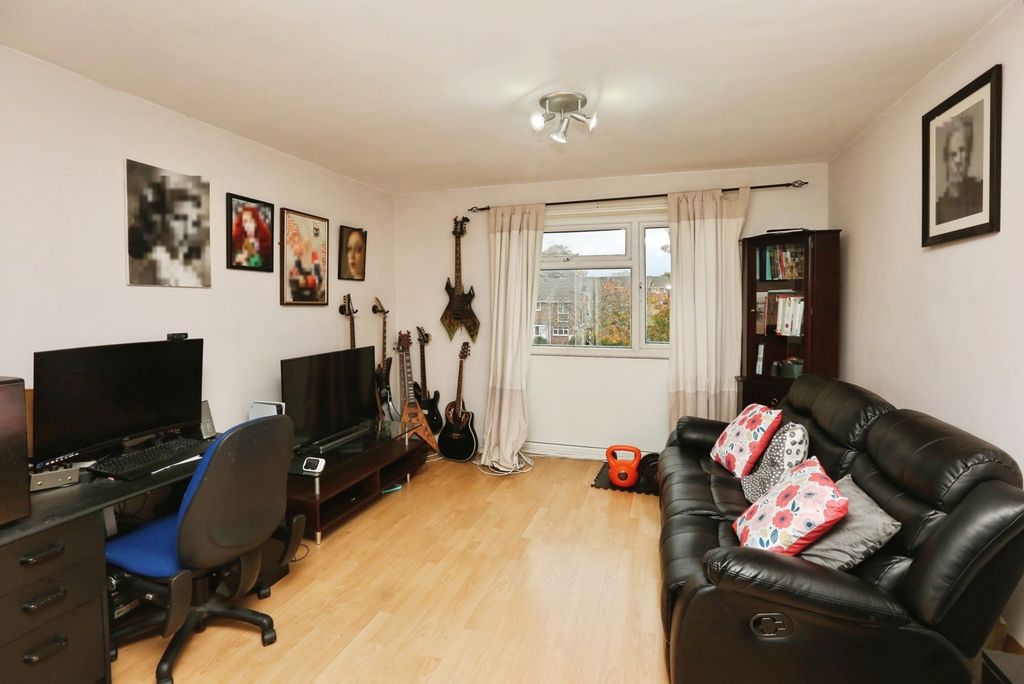 Property photo 3 of 11 Photo