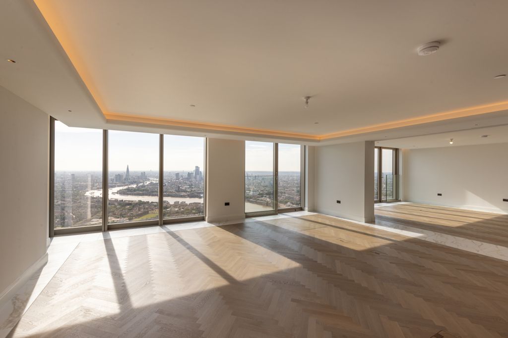 Property photo 1 of 14 Landmark Pinnacle Penthouse 74.04 -1- Living.Jpg