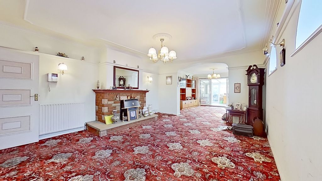 Property photo 2 of 27