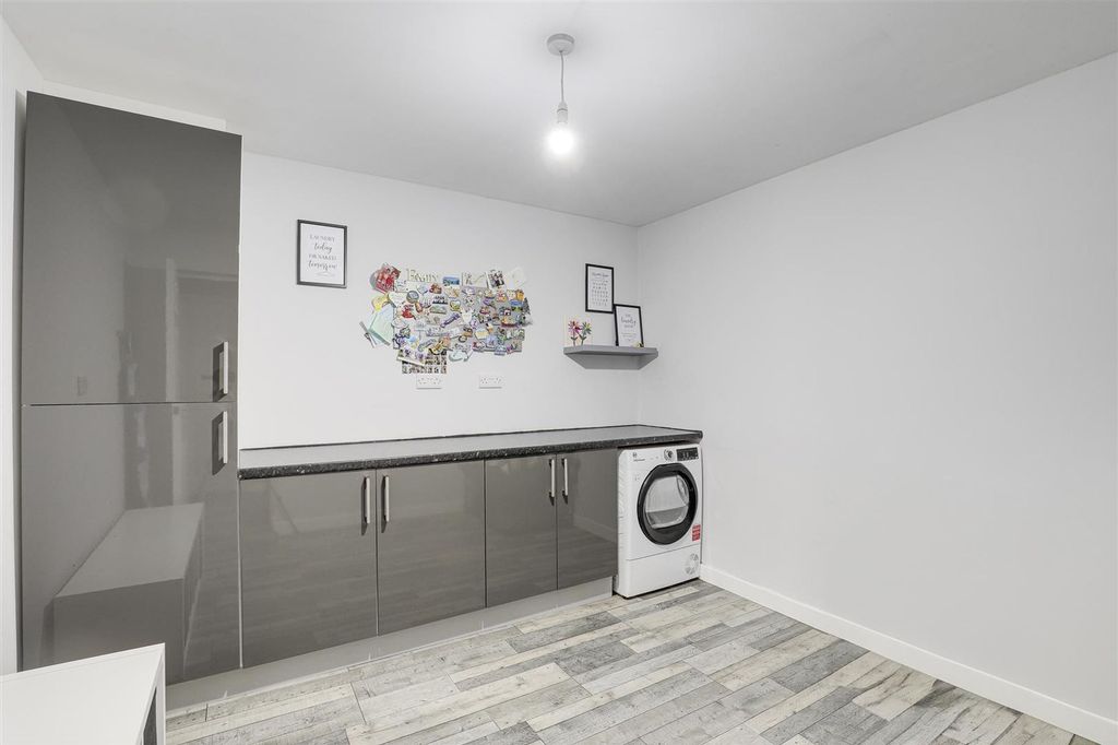 Property photo 3 of 25