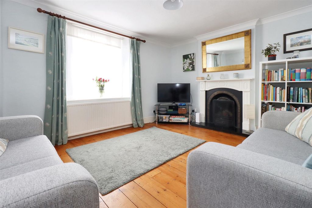 Property photo 3 of 11