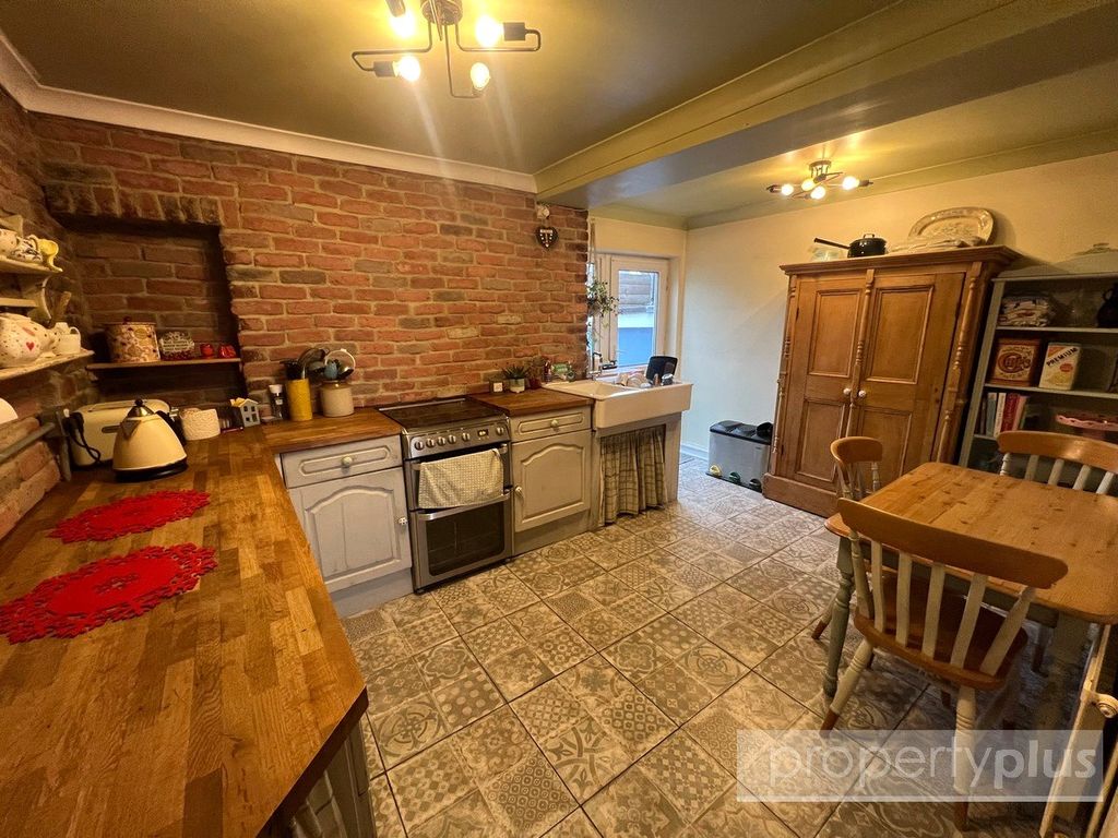 Property photo 2 of 14 Picture No. 11