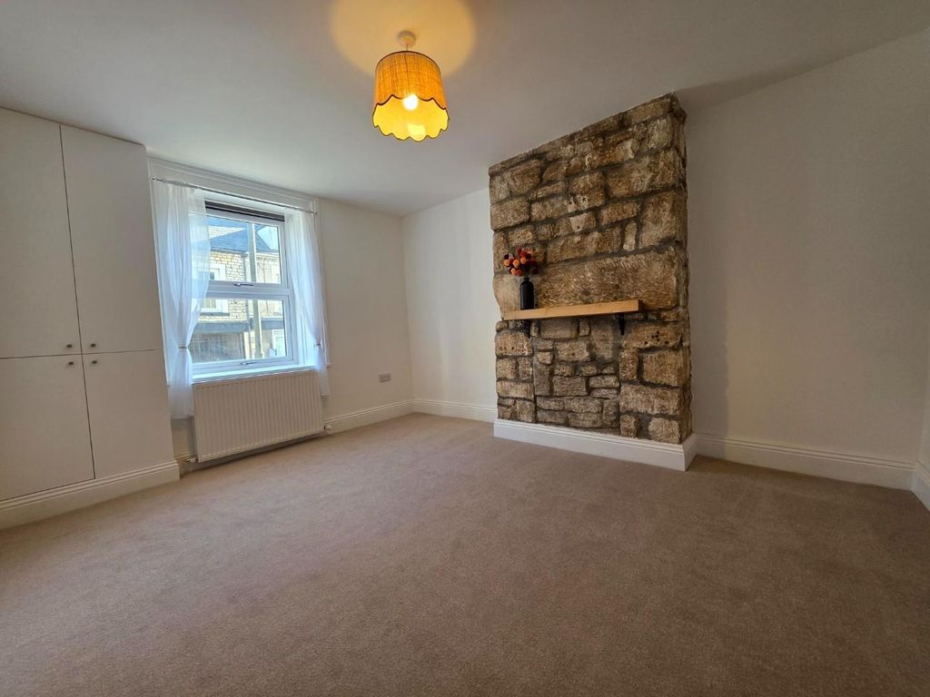 Property photo 3 of 16 Living Room