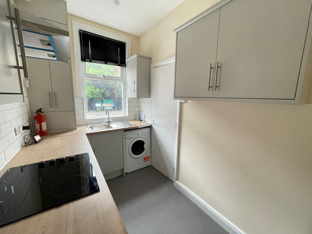 Property photo 3 of 8 Picture No. 12
