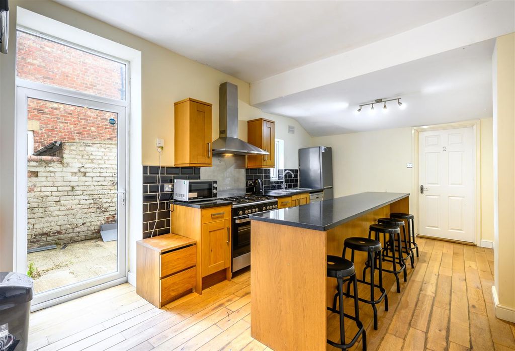 Property photo 2 of 34 20250824 S&amp;B 7 Queens Terrace Kitchen-1.Jpg