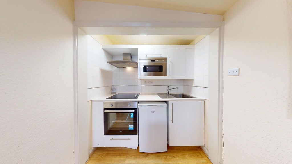 Property photo 2 of 10 Kitchen