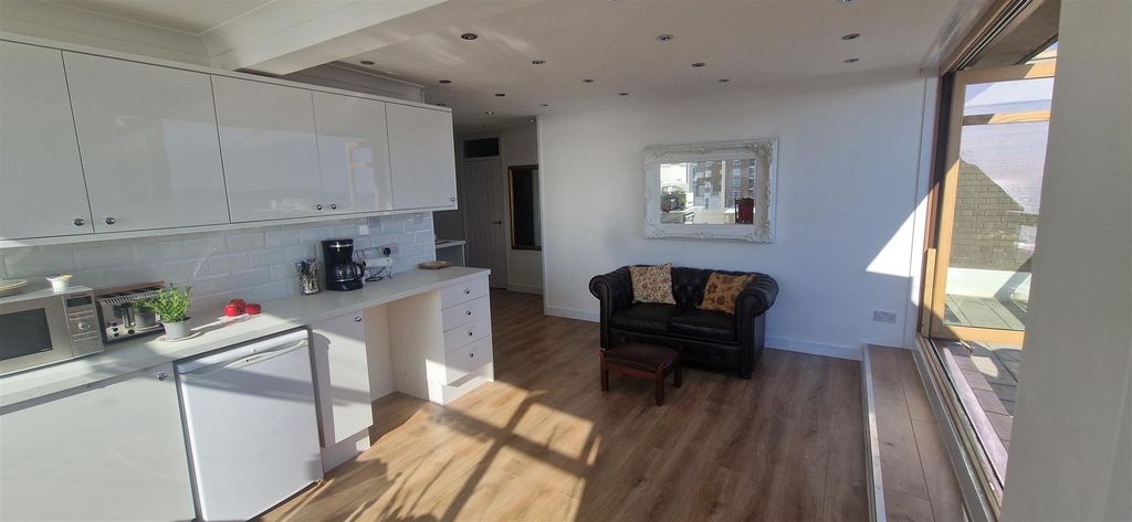 Additional image 8 of 2 bed flat to rentMarine Parade, Worthing BN11