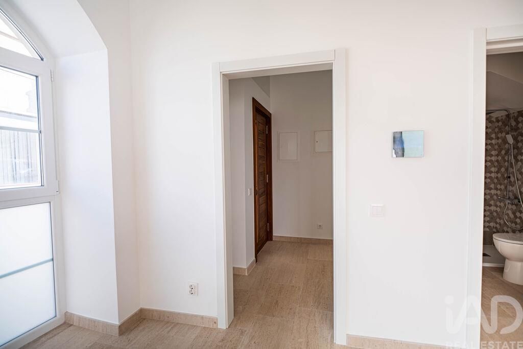 Property photo 3 of 39
