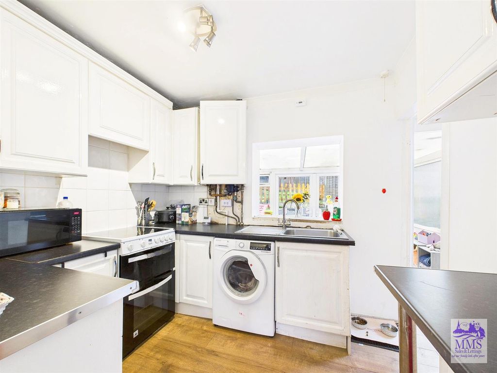 Property photo 2 of 11 Cam04098G0-Pr0151-Still003.Jpg