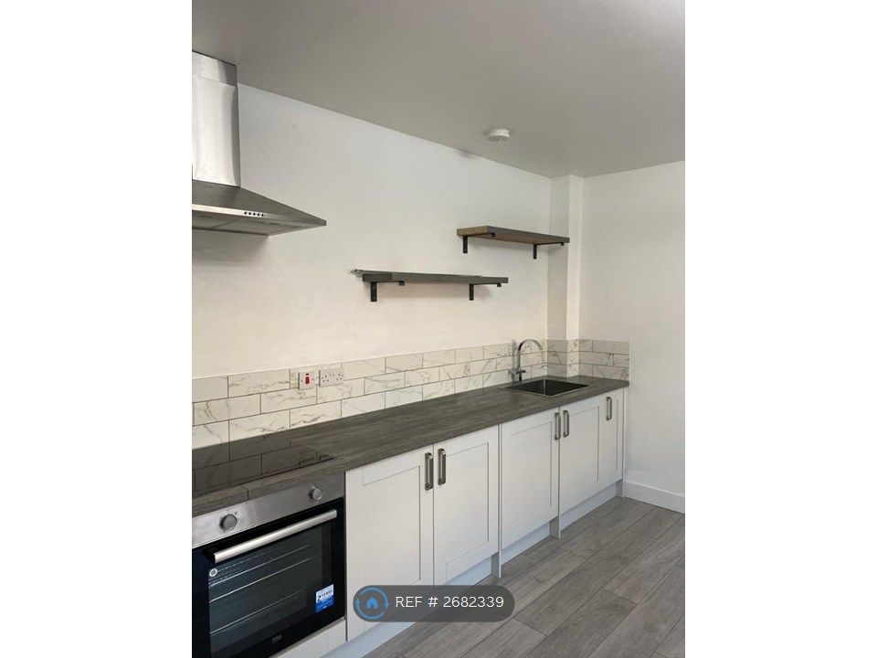 Property photo 3 of 8 Kitchen [2]