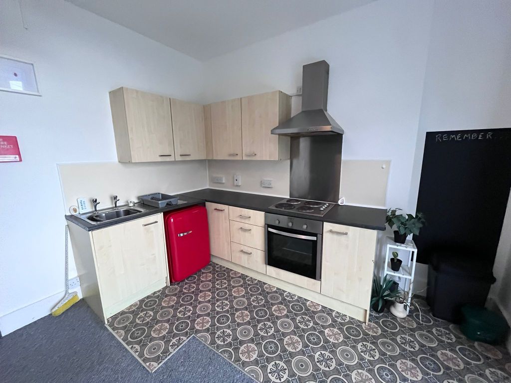 Property photo 3 of 7 Kitchen