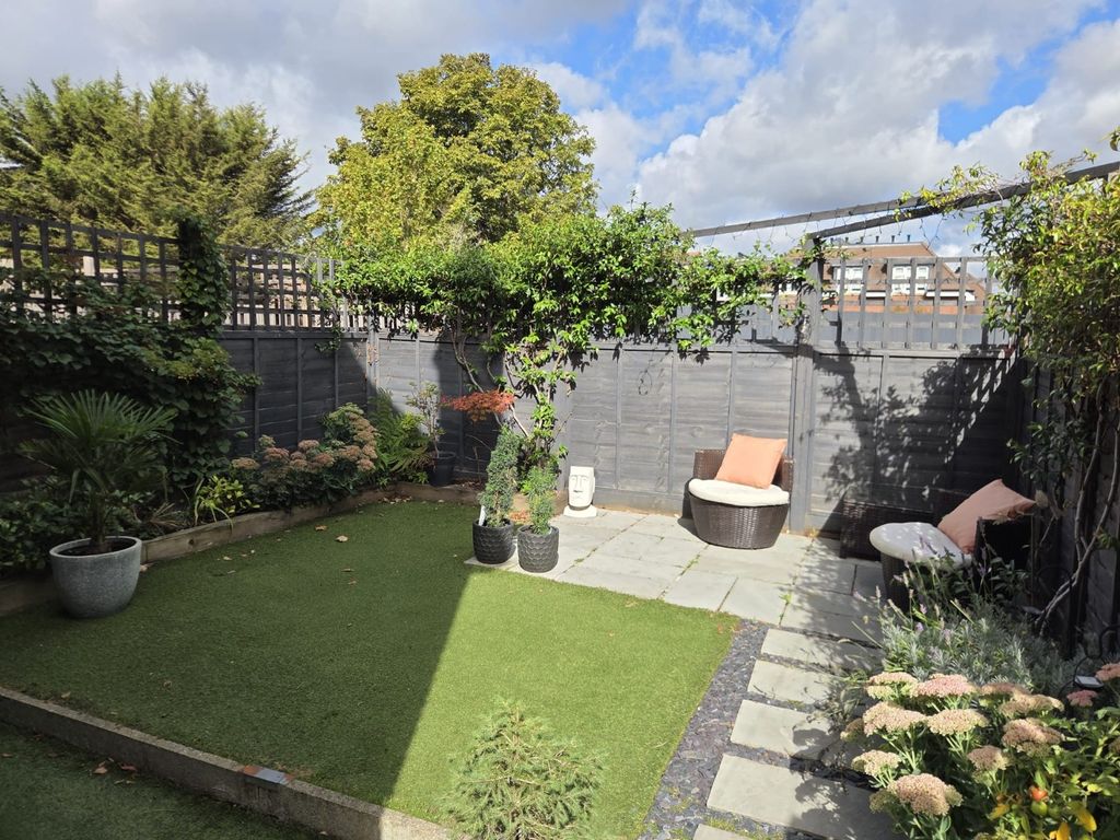 Property photo 2 of 14 5513412