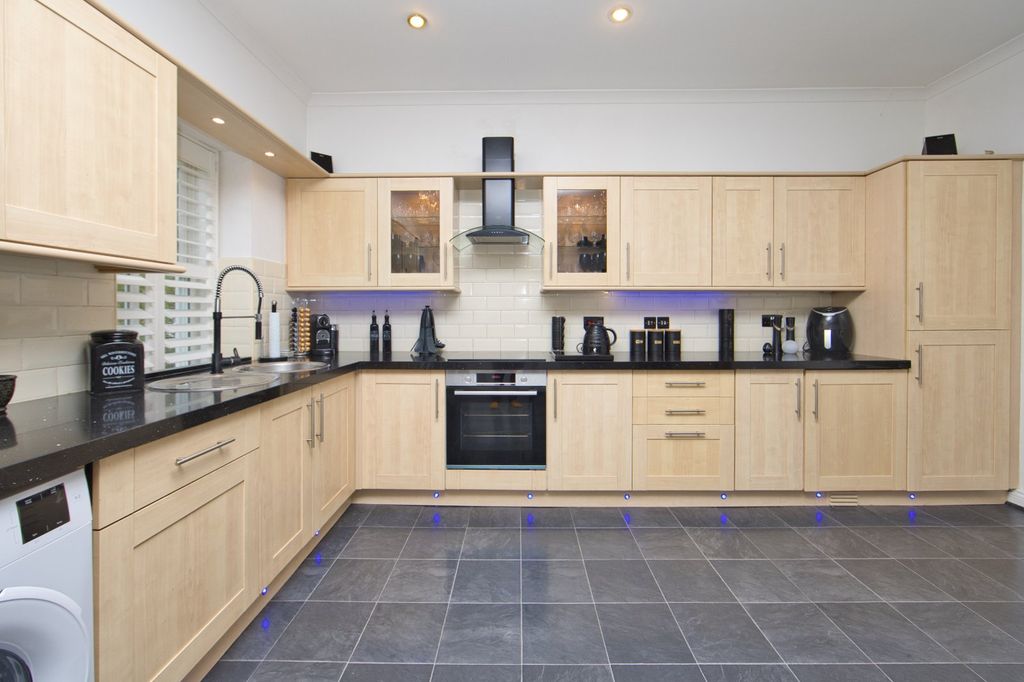 Property photo 3 of 15 Picture 3