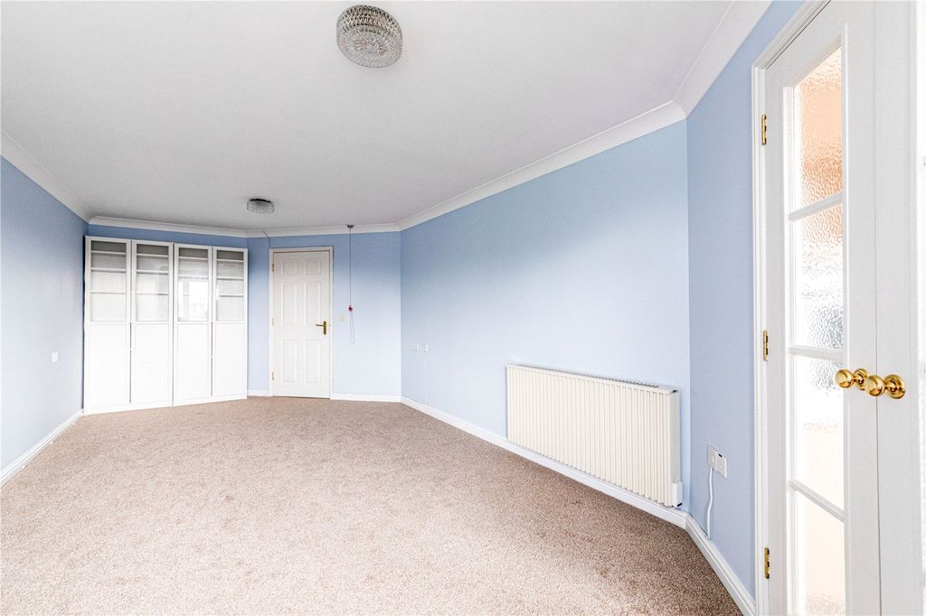 Property photo 3 of 19 Sitting Room