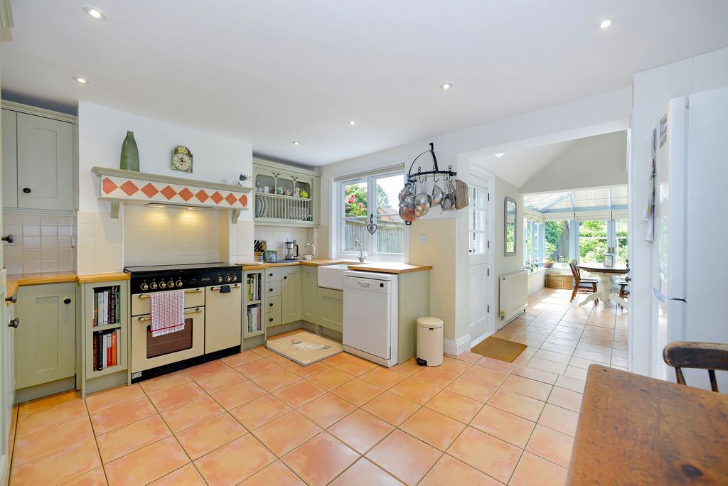 Property photo 2 of 22 Kitchen Breakfast Room