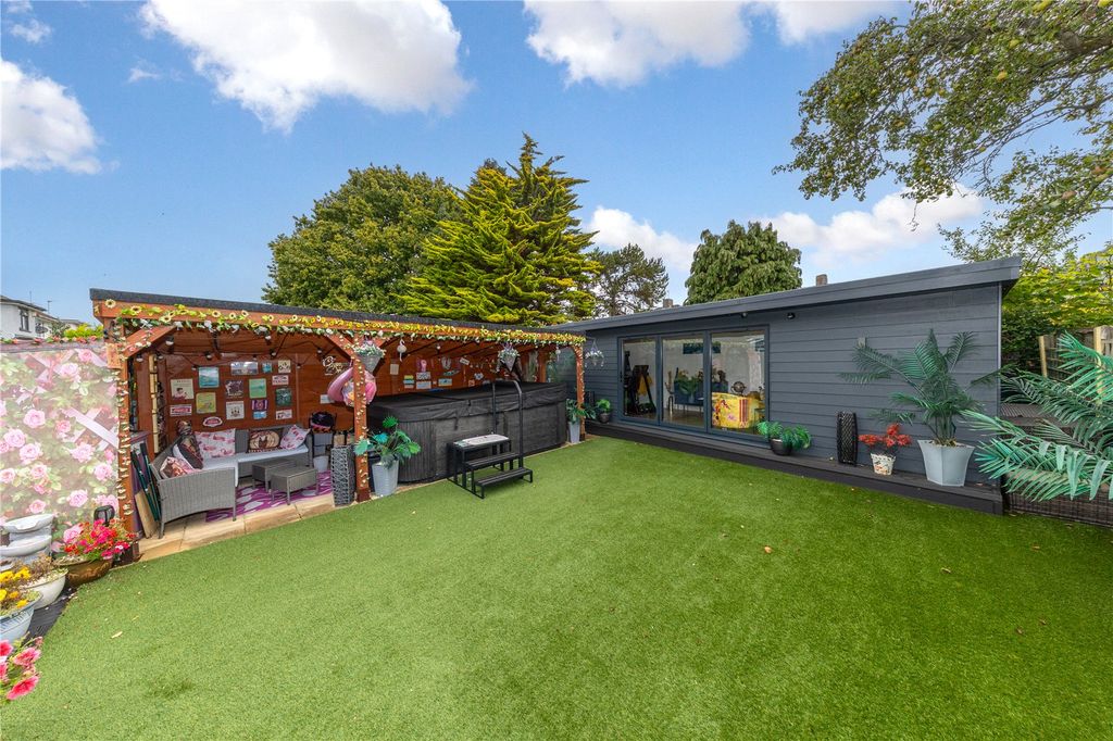 Property photo 2 of 33 Picture No. 06