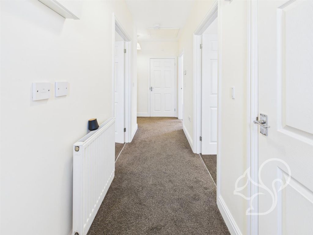 Property photo 2 of 10 Entrance Hall