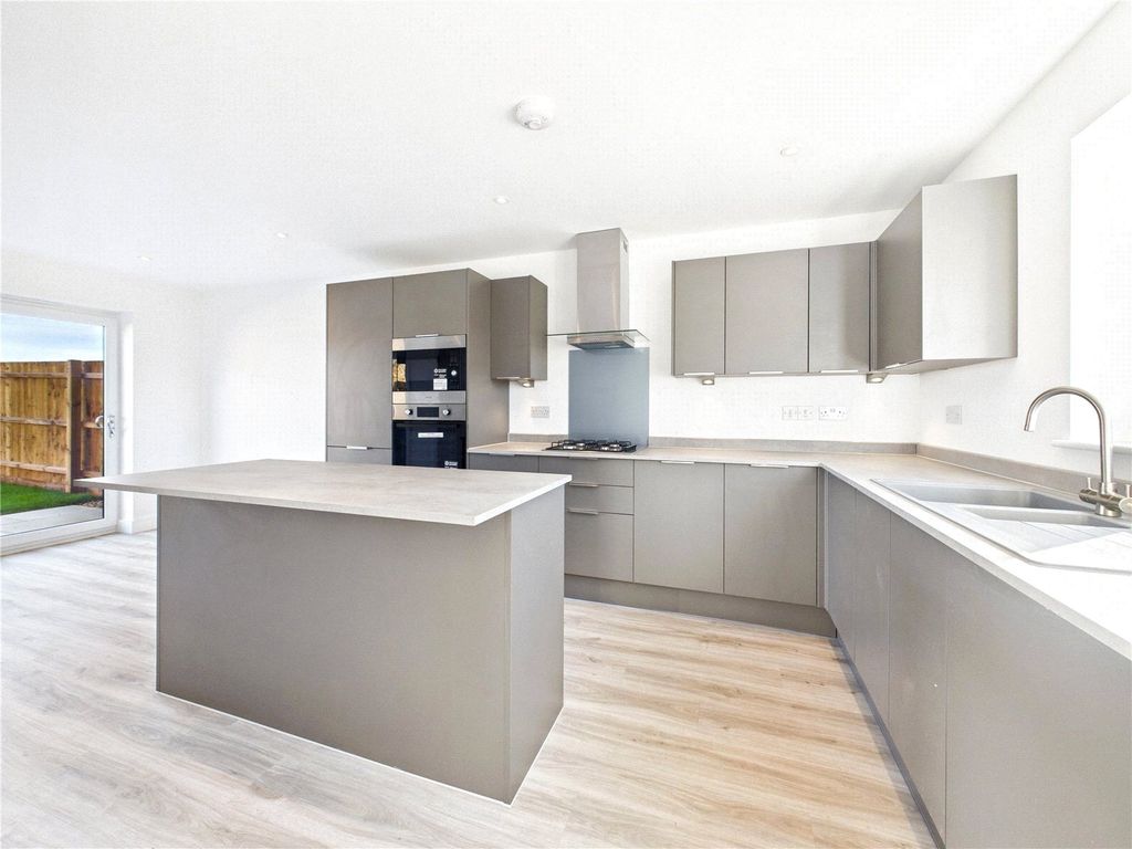 Property photo 3 of 18 Picture No. 06