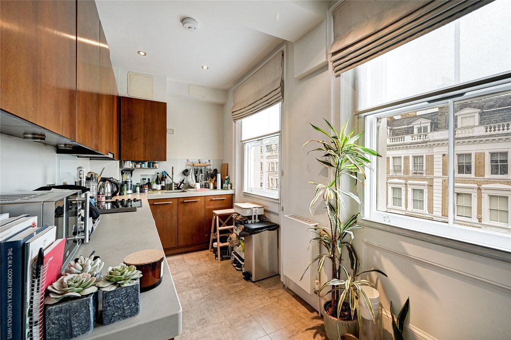 Property photo 3 of 10 Kitchen Area