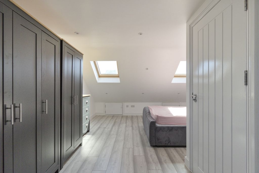 Property photo 3 of 15 Img_9501