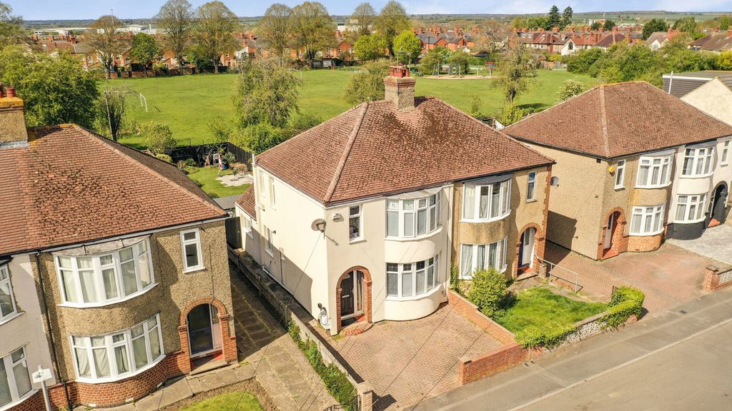 Property photo 2 of 17