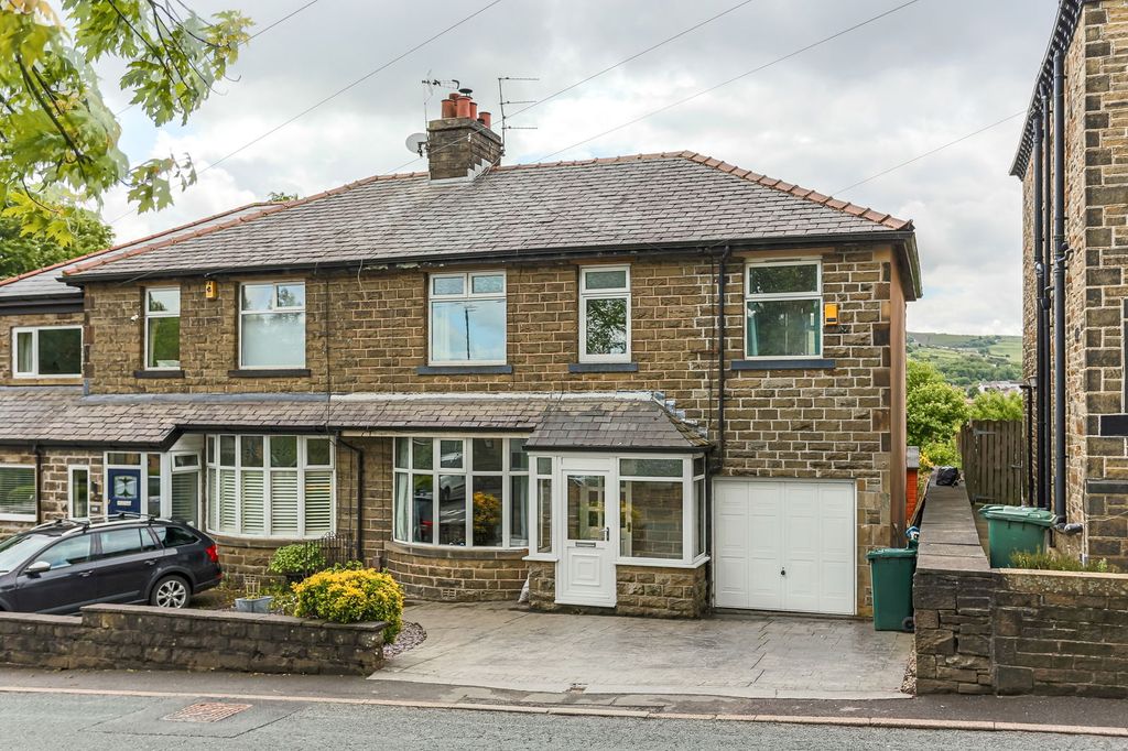 Property photo 1 of 32