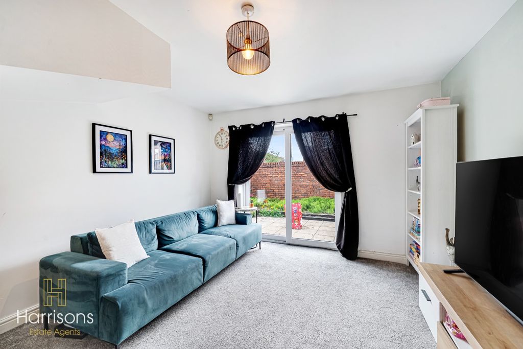 Property photo 3 of 26 5071136