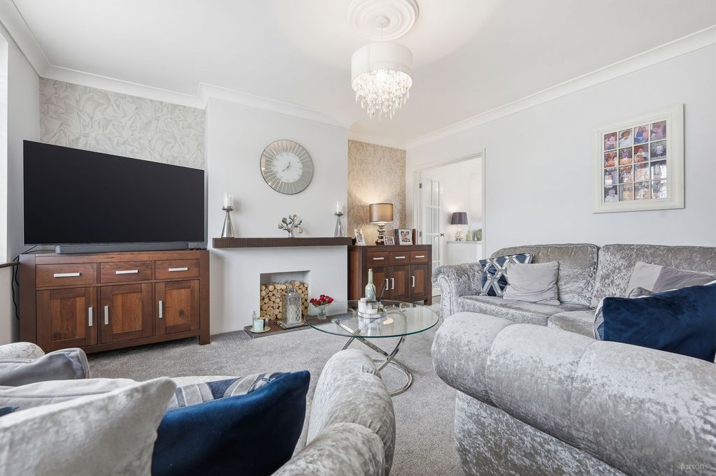 Property photo 2 of 18