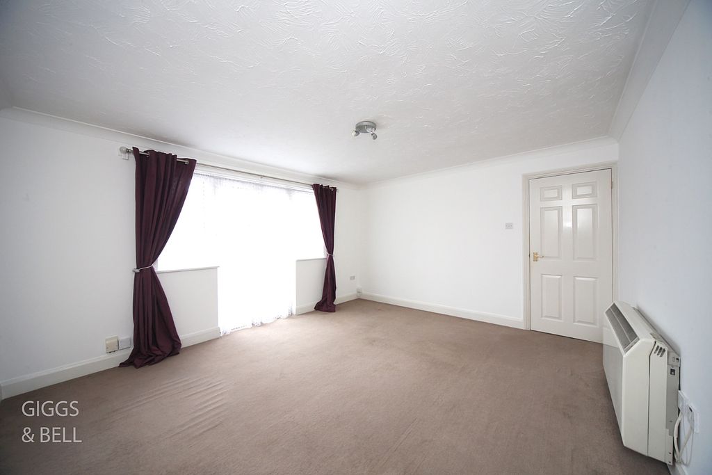 Property photo 3 of 13 4853952