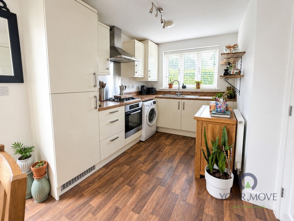 Property photo 3 of 14 Kitchen