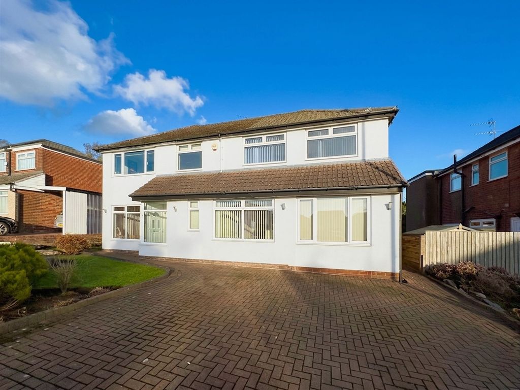 Property photo 2 of 32