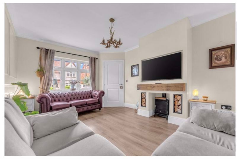 Property photo 2 of 30 Lounge