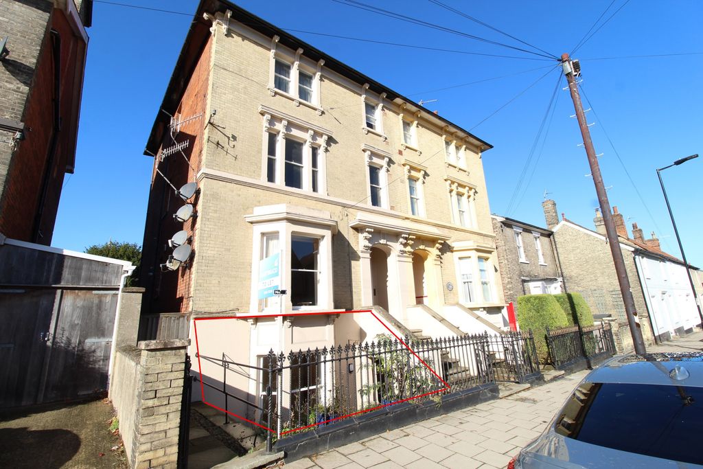 Property photo 1 of 12