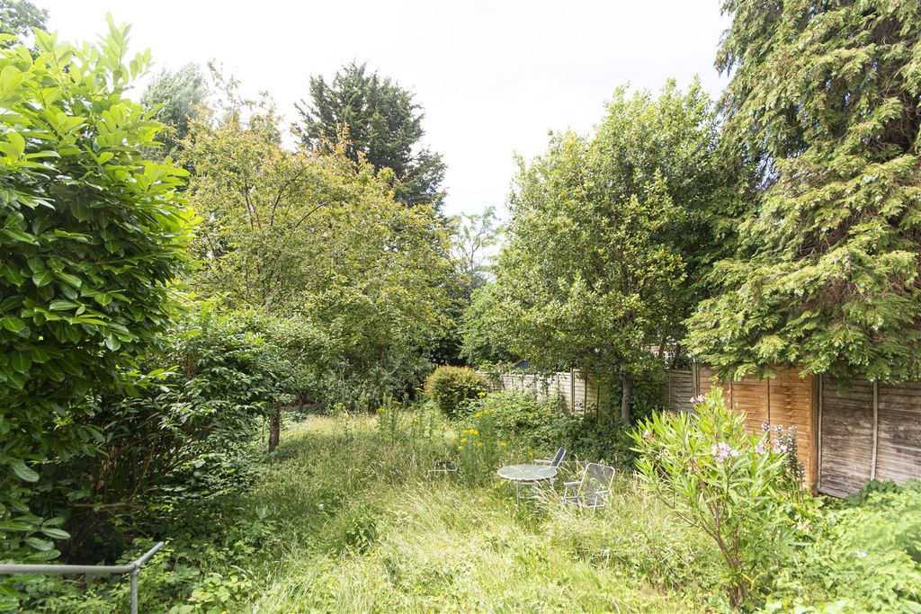 Property photo 2 of 13 Kings Avenue 122 (13).Jpg