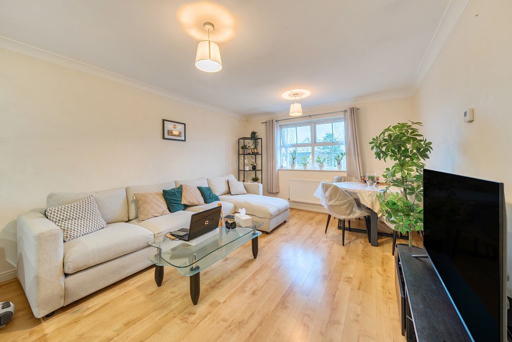 Property photo 1 of 13 1400824-10-696E52...