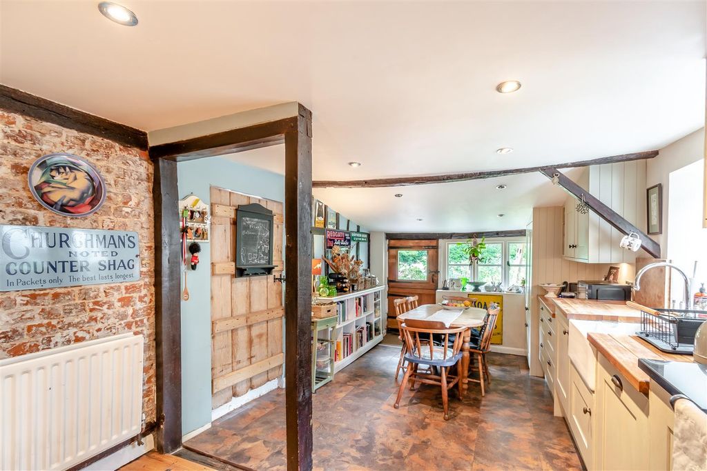 Property photo 3 of 24 8654185-Interior01.Jpg