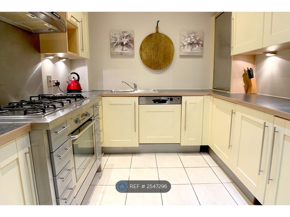 Property photo 3 of 7 Kitchen
