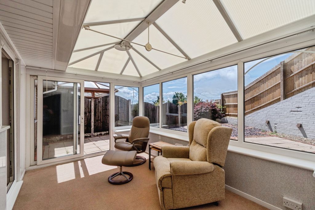 Property photo 3 of 20 Conservatory