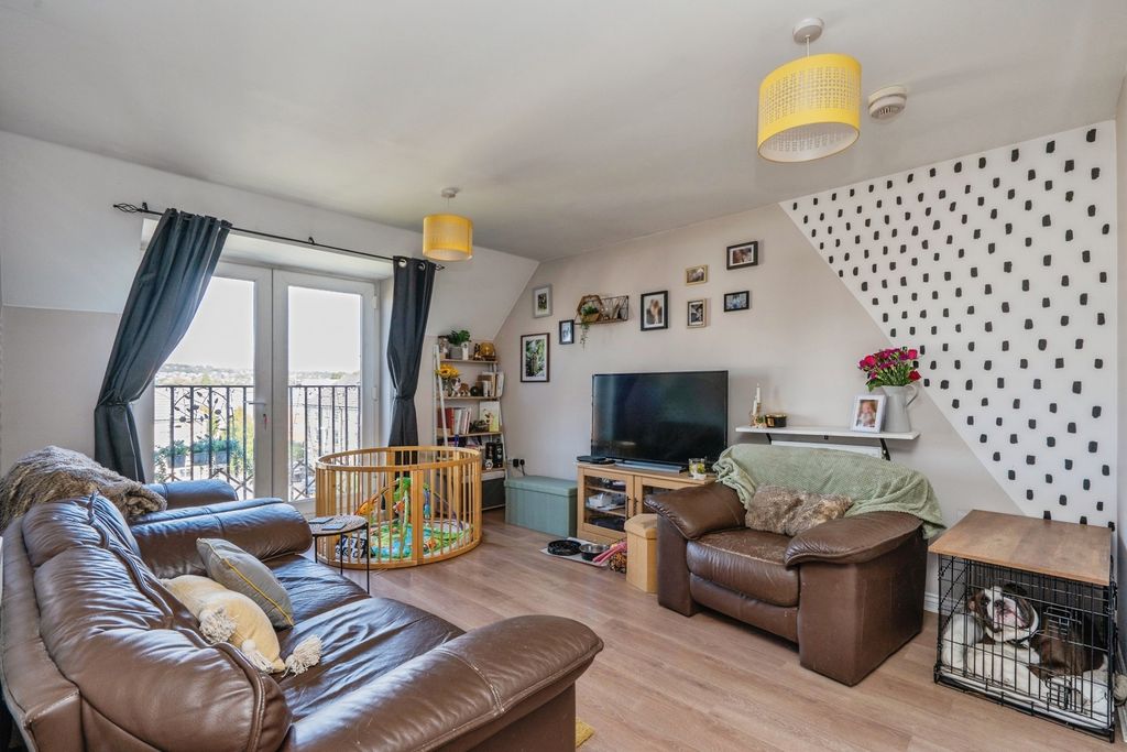 Property photo 2 of 17 Photo