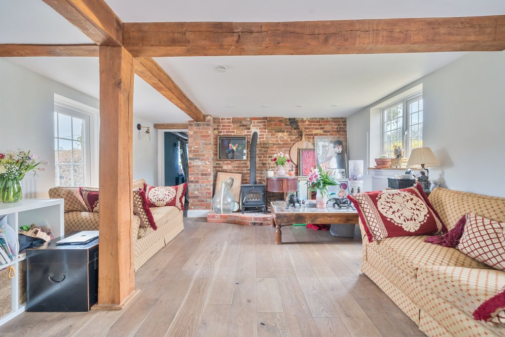 Property photo 2 of 11