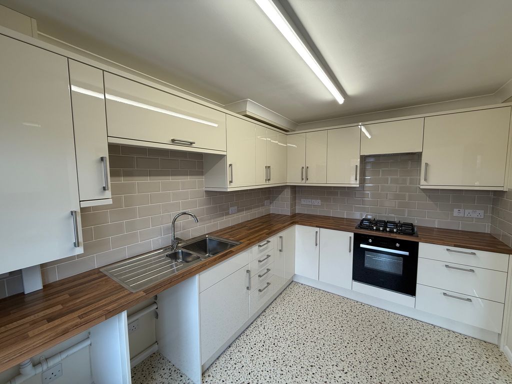 Property photo 2 of 26 Kitchen