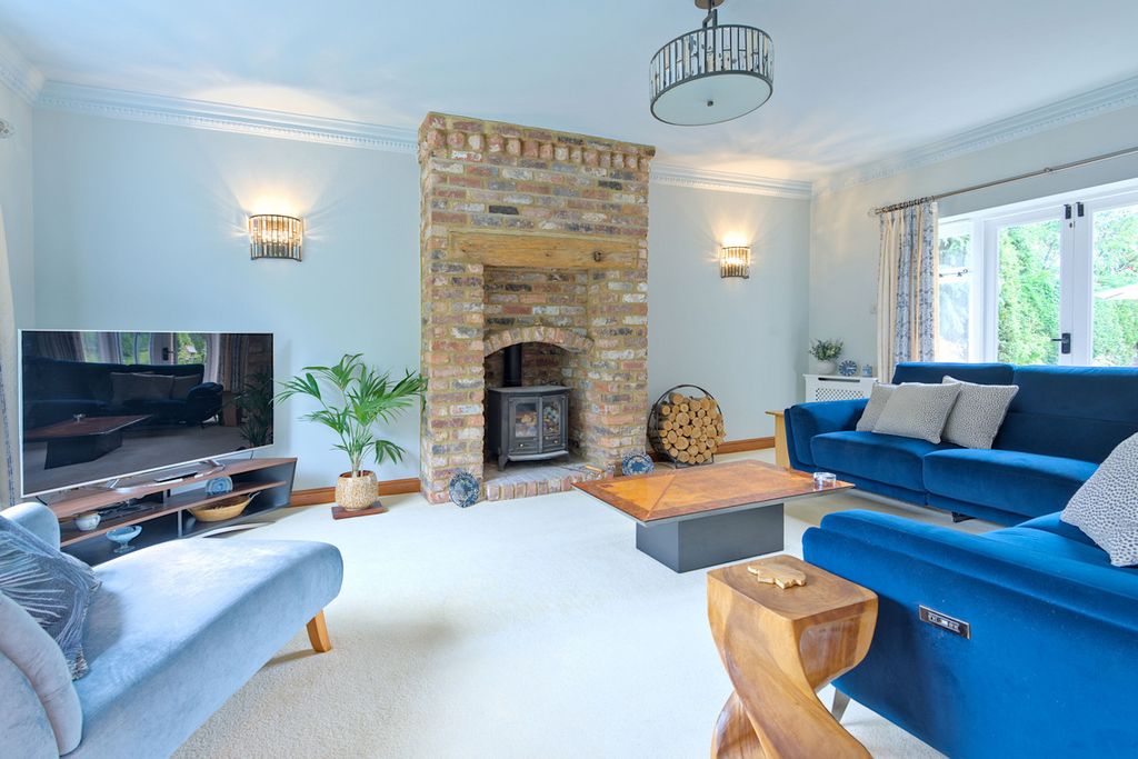 Property photo 2 of 37