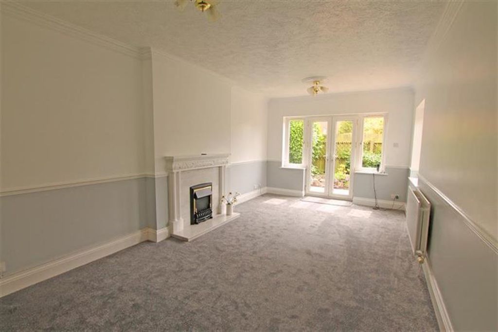 Property photo 3 of 18 Lounge