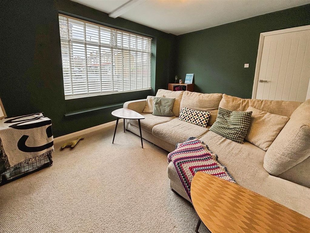 Property photo 3 of 25 Lounge