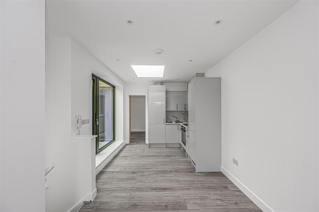 Property photo 2 of 18 59 High Street-2.Jpg