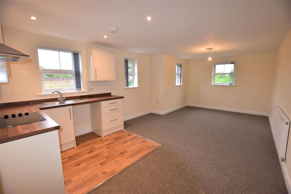 Property photo 1 of 9 Lounge/Kitchen