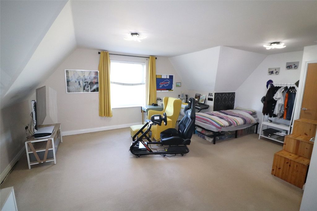 Property photo 2 of 9 Picture No. 15